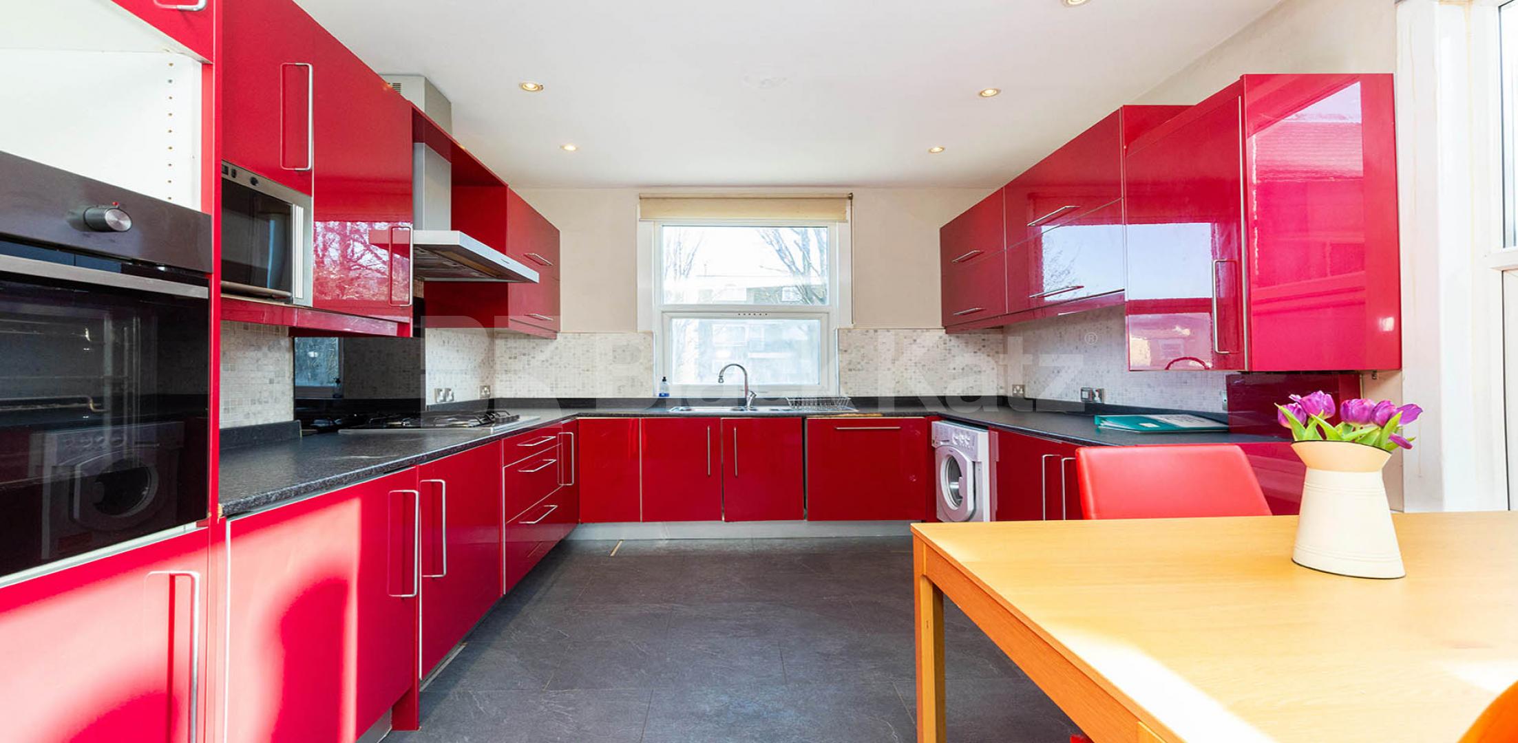 			2 Bedroom, 1 bath, 1 reception Maisonette			 Leasowes Road, Leyton 
